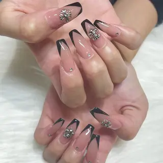 ネイル nailsalon Leu🖤Meiのネイルデザイン