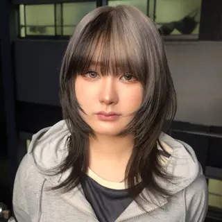 ミディアム ウルフ/レイヤー/ ブリーチカラーのヘアスタイル