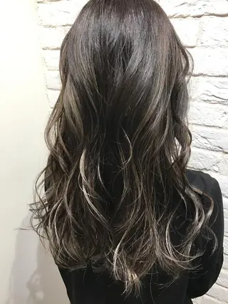 ロング カラー UMEDA FIGAROのヘアスタイル
