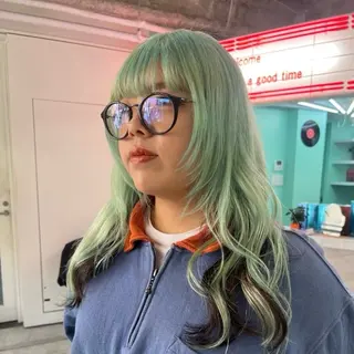 ロング カラー HIKARI🐈‍⬛ レイヤー×デザインのヘアスタイル