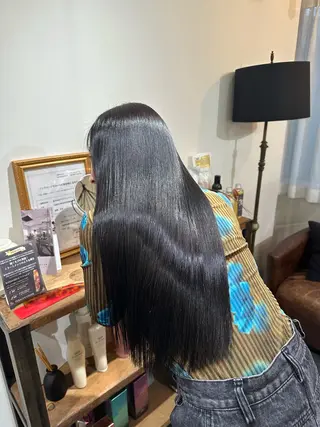 ロング カラー 梅田ハイトーン チダ ヒナノのヘアスタイル