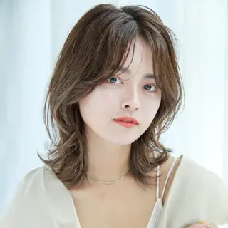 ミディアム 🫧FERIA北千里 🫧のヘアスタイル