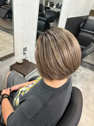 ショート カラー 韓国風レイヤー ハイトーンRYOTAのヘアスタイル