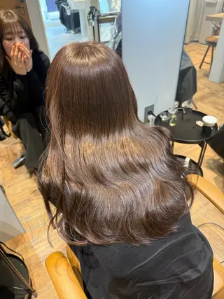 ロング カラー ミルクティー× グレージュMOMOのヘアスタイル