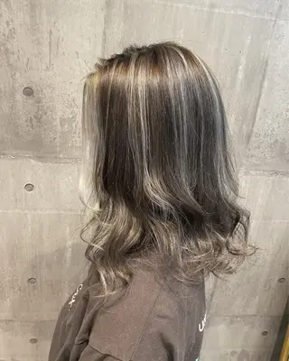 ミディアム カラー Rlino所属・ﾊｲﾗｲﾄ/ﾚｲﾔｰ ｶｯﾄ/大嶽謙のヘアスタイル