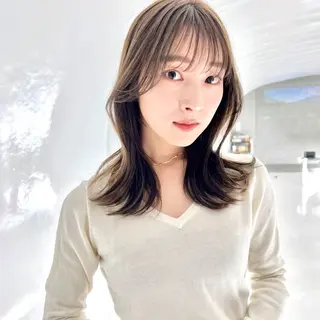 セミロング カラー ヘアアレンジ ⭐️𝑭𝑰𝑳𝑴𝑶𝑹𝑴𝑨𝑳𝑬⭐️【フィルモルメール】所属・トレンドヘア🩶 艶髪🩶yoshiのヘアスタイル