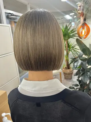 ショート カラー hoNua. 栄/透明感カラーのヘアスタイル