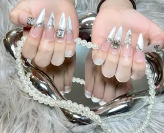 ネイル crystal ___nail所属・Au Thuc trinhのネイルデザイン