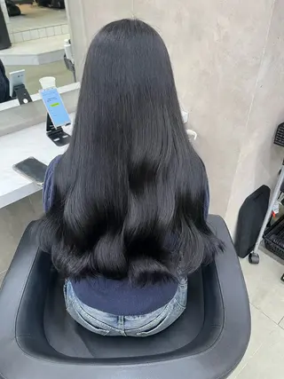 セミロング 寒色＆ブリーチ特化 寒色MiOのヘアスタイル