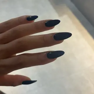 ネイル 𝑟𝑖𝑠𝑎 🕯‎🤍のネイルデザイン