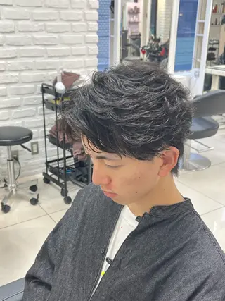 ショート カラー パーマ メンズ 【シャドウパーマ センターパート】義心のヘアスタイル