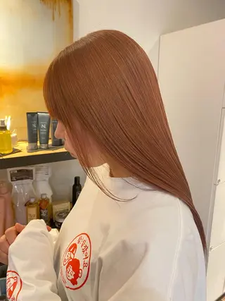 ロング カラー 梅田ハイトーン チダ ヒナノのヘアスタイル