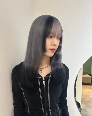 ロング three所属・yuuna/ 個性派デザインのヘアスタイル