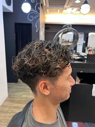 パーマ メンズ ヘア＆メイクヤマグチトゥシェル所属・池部 宥伎のヘアスタイル