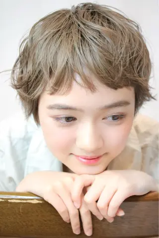 カラー 安達 葵のヘアスタイル