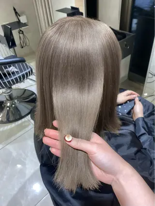 ミディアム RED／SILVER フウカ✩.*˚のヘアスタイル