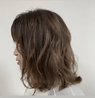 ミディアム 峯 志帆のヘアスタイル