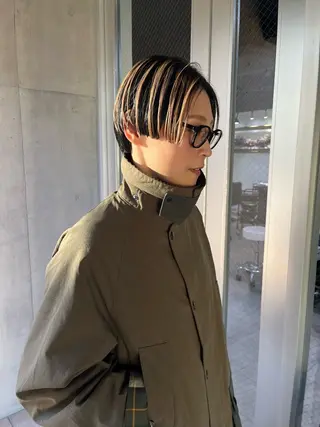 ショート カラー ミルクティーベージュ ブリーチ　店長　清水のヘアスタイル