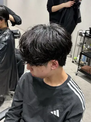 ショート パーマ メンズ 【シャドウパーマ センターパート】義心のヘアスタイル