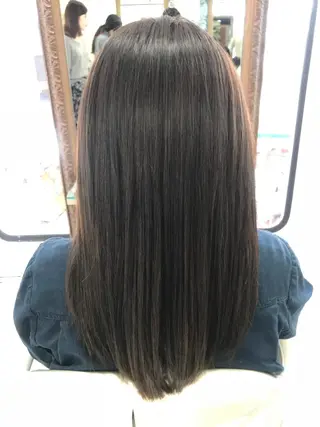 カラー 米良 志織のヘアスタイル