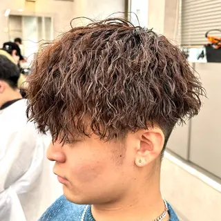 ミディアム パーマ ヘアアレンジ メンズ 顔まわりカット の達人のヘアスタイル