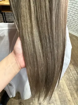 セミロング 半田 知穂のヘアスタイル