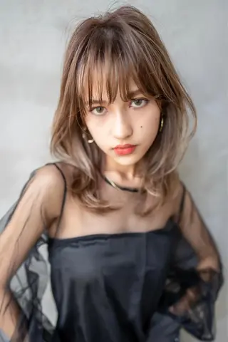 ミディアム カラー 🉐レイヤー/塩見 弘樹🉐渋谷のヘアスタイル