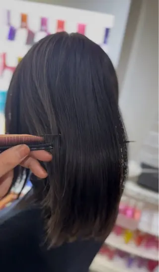 ミディアム 飯星慧斗 /ブリーチ、縮毛矯正のヘアスタイル