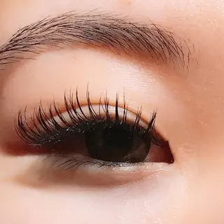 マツエク・マツパ UMEDA FIGAROのヘアスタイル