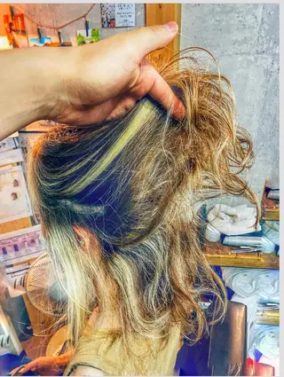 カラー ログホース所属・川村 英之のヘアスタイル