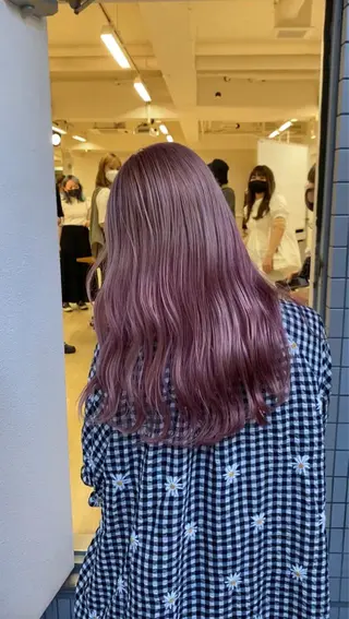 ロング メンズバレイヤージュ 斉藤春のヘアスタイル