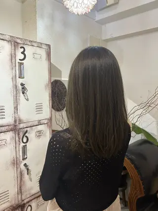 セミロング カラー putri 川邉 優花のヘアスタイル