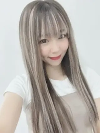 ロング LuciA/エクステ カラーのヘアスタイル