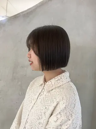 ミディアム カラー effect横浜所属・切りっぱなしボブ/ 艶カラー/綾莉のヘアスタイル