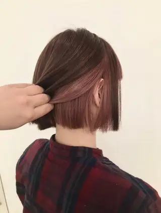ショート カラー 加藤芽実カラーリスト ／ミルクティーカラーのヘアスタイル