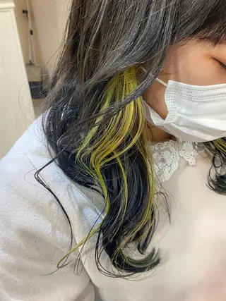 セミロング W所属・小林 朋花のヘアスタイル