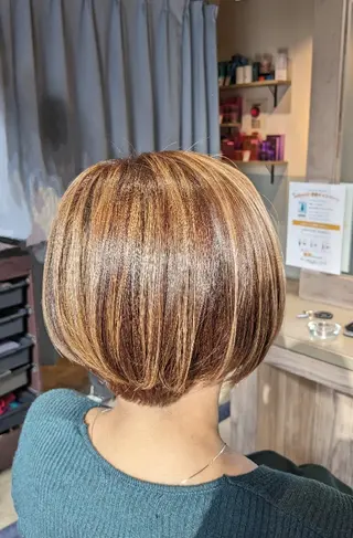 ショート alushe 岡 陽子のヘアスタイル