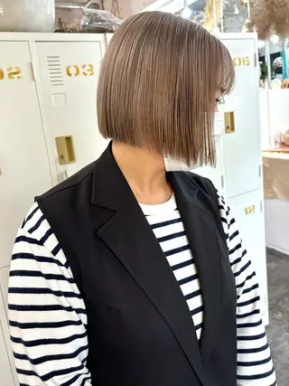 ミディアム カラー LOMARLIE JURIAのヘアスタイル