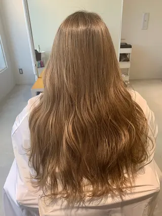 ロング カラー 川合 美里のヘアスタイル