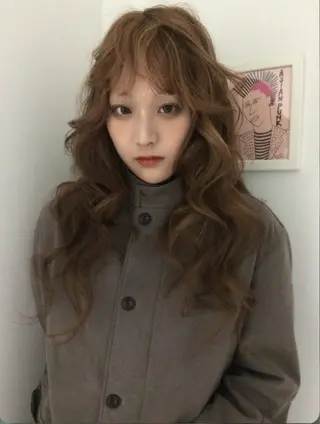 ロング 山田 麻椰のヘアスタイル