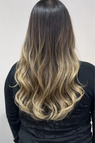 ロング カラー BONDZSALON麻布十番パティオ通り店所属・マエザワ リュウのヘアスタイル