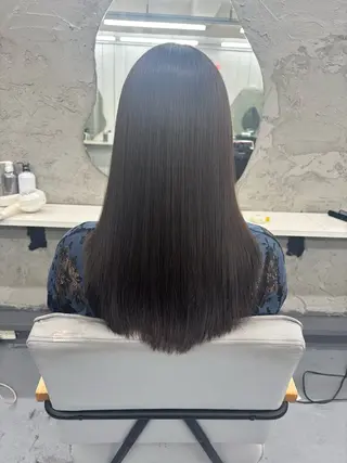 ロング カラー 腰越 麻奈のヘアスタイル