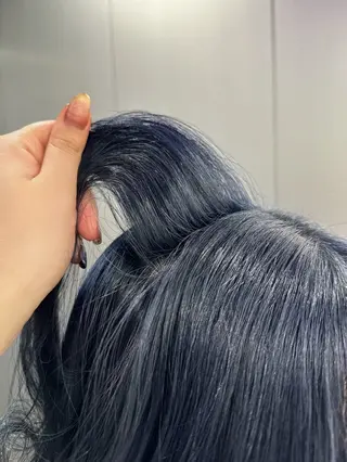 セミロング カラー 暗髪🩶ラベンダー/ ブルー/ユウナ🤍のヘアスタイル