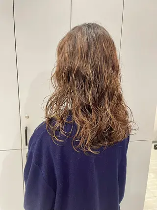 セミロング パーマ 山本 佳奈のヘアスタイル