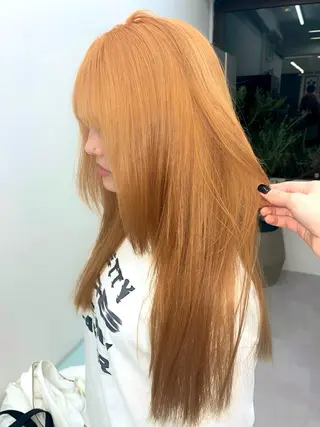 カラー kosoraベージュ ハイトーン/デザインのヘアスタイル