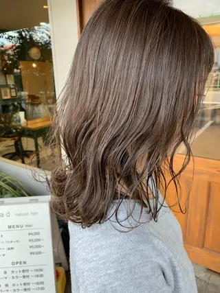 ミディアム カラー 吉原 由菜のヘアスタイル