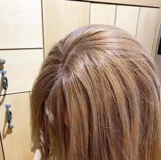 セミロング カラー まろやかベージュ／ 大上なおみのヘアスタイル