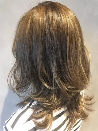 セミロング カラー 長谷川 沙紀のヘアスタイル