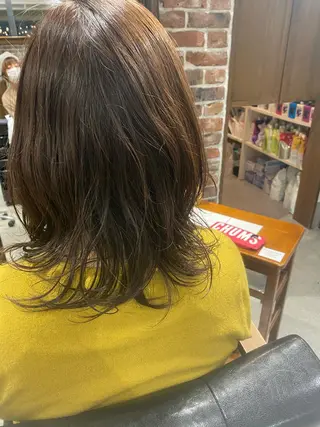 ミディアム カラー パーマ ekka所属・沖田 舞衣のヘアスタイル