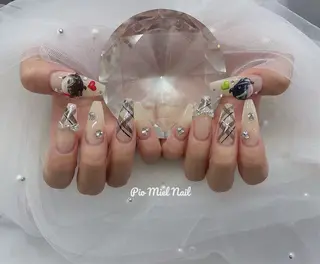 セミロング momo 長さだしのネイルデザイン